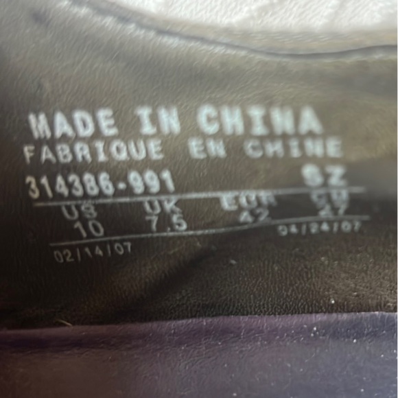 Nike Sneakers -olive green with white accents - Picture 6 of 7